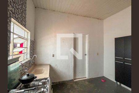 Casa à venda com 180m², 4 quartos e 2 vagasCasa 2- Cozinha