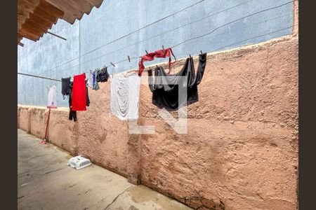 Casa à venda com 180m², 4 quartos e 2 vagasCasa 2- Área de serviço