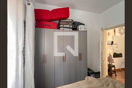 Casa à venda com 180m², 4 quartos e 2 vagasCasa 1- Quarto