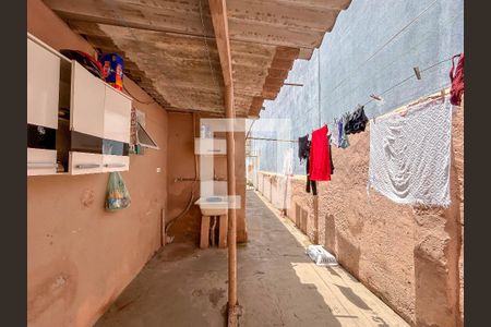 Casa à venda com 180m², 4 quartos e 2 vagasCasa 2- Área de serviço