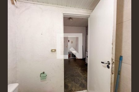 Casa à venda com 180m², 4 quartos e 2 vagasCasa 2- Banheiro