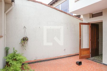 Casa à venda com 260m², 3 quartos e 2 vagas Casa à venda com 260m², 3 quartos e 2 vagasQuintal