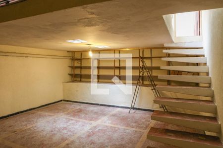 Casa à venda com 260m², 3 quartos e 2 vagas Casa à venda com 260m², 3 quartos e 2 vagasPorão