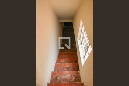 Casa à venda com 260m², 3 quartos e 2 vagas Casa à venda com 260m², 3 quartos e 2 vagasEscada para o porão