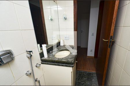 Apartamento à venda com 115m², 3 quartos e 2 vagas Apartamento à venda com 115m², 3 quartos e 2 vagasBanheiro social