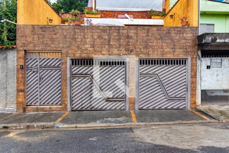 Casa à venda com 280m², 3 quartos e 2 vagas Casa à venda com 280m², 3 quartos e 2 vagasFachada