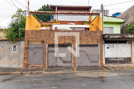 Casa à venda com 280m², 3 quartos e 2 vagas Casa à venda com 280m², 3 quartos e 2 vagasFachada