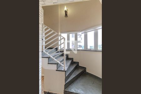 Apartamento para alugar com 70m², 2 quartos e 1 vagaEscada