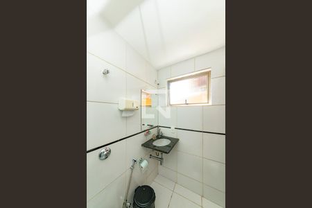 Casa à venda com 180m², 4 quartos e 1 vaga Casa à venda com 180m², 4 quartos e 1 vagaBanheiro Social 1