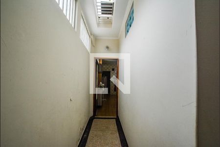 Casa para alugar com 338m², 4 quartos e 6 vagasCorredor