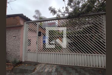 Casa para alugar com 338m², 4 quartos e 6 vagasFachada