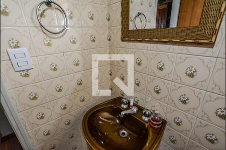 Casa para alugar com 338m², 4 quartos e 6 vagasBanheiro 1