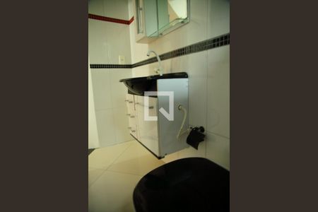 Casa à venda com 166m², 3 quartos e 4 vagasBanheiro Suíte 1