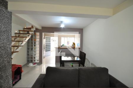 Sala de casa para alugar com 2 quartos, 120m² em Vila Nilo, São Paulo