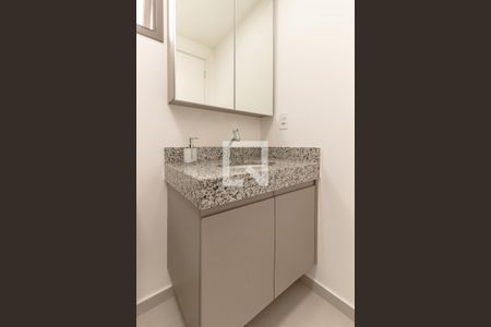 Banheiro de kitnet/studio para alugar com 1 quarto, 25m² em Vila Nova Conceição, São Paulo