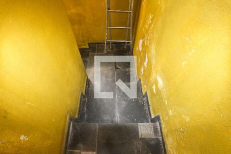 Casa à venda com 280m², 3 quartos e 2 vagasEscada