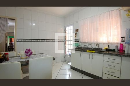 Casa à venda com 280m², 3 quartos e 2 vagasCozinha