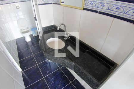 Casa à venda com 280m², 3 quartos e 2 vagasBanheiro 2