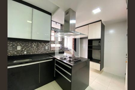 Apartamento à venda com 105m², 3 quartos e 2 vagasCozinha
