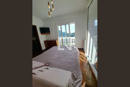 Casa à venda com 315m², 3 quartos e 2 vagas Casa à venda com 315m², 3 quartos e 2 vagasQuarto