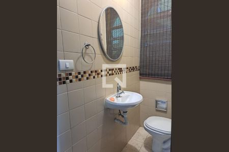 Casa à venda com 315m², 3 quartos e 2 vagas Casa à venda com 315m², 3 quartos e 2 vagasBanheiro