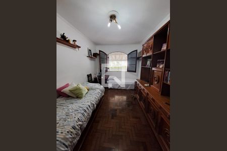 Casa à venda com 315m², 3 quartos e 2 vagas Casa à venda com 315m², 3 quartos e 2 vagasQuarto