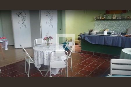 Casa à venda com 315m², 3 quartos e 2 vagas Casa à venda com 315m², 3 quartos e 2 vagasChurrasqueira