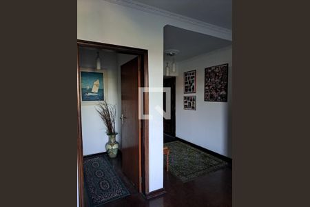 Casa à venda com 315m², 3 quartos e 2 vagas Casa à venda com 315m², 3 quartos e 2 vagasCorredor