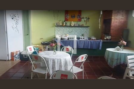 Casa à venda com 315m², 3 quartos e 2 vagas Casa à venda com 315m², 3 quartos e 2 vagasChurrasqueira