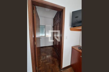Casa à venda com 315m², 3 quartos e 2 vagas Casa à venda com 315m², 3 quartos e 2 vagasCloset