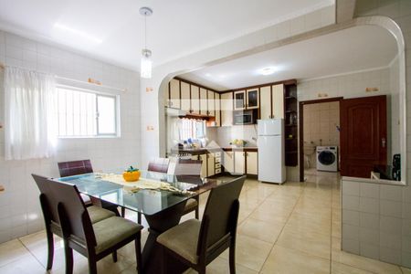 Casa à venda com 231m², 3 quartos e 2 vagas Casa à venda com 231m², 3 quartos e 2 vagasCopa/Cozinha