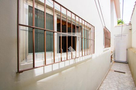 Casa à venda com 231m², 3 quartos e 2 vagas Casa à venda com 231m², 3 quartos e 2 vagasCorredor - Externo