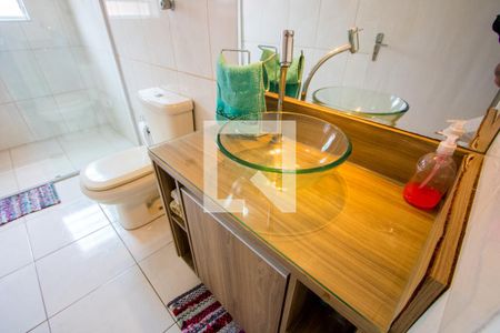 Casa à venda com 231m², 3 quartos e 2 vagas Casa à venda com 231m², 3 quartos e 2 vagasBanheiro social