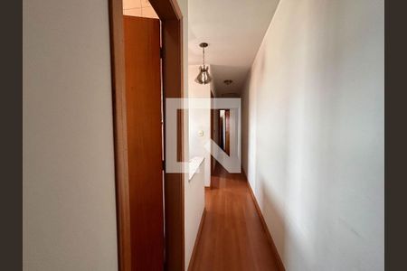 Casa à venda com 139m², 3 quartos e 2 vagas Casa à venda com 139m², 3 quartos e 2 vagasCorredor