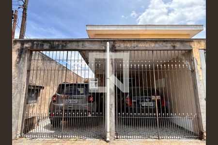 Casa à venda com 139m², 3 quartos e 2 vagas Casa à venda com 139m², 3 quartos e 2 vagasFachada