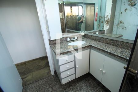 Apartamento para alugar com 544m², 4 quartos e 5 vagasBanheiro Área externa 