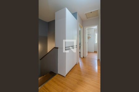 Cooredor de casa de condomínio à venda com 3 quartos, 144m² em Vila Nova, Porto Alegre
