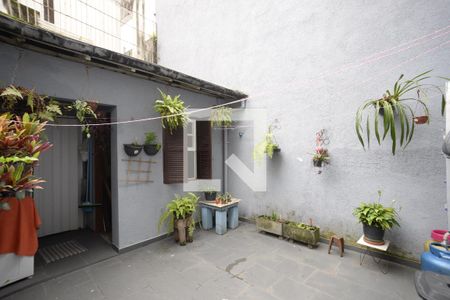 Casa à venda com 90m², 2 quartos e 1 vagaQuintal