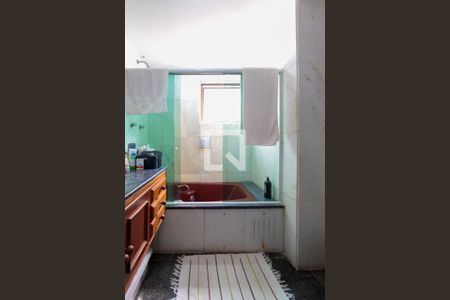 Apartamento à venda com 336m², 4 quartos e 5 vagasBanheiro Quarto 4 suíte