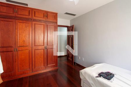 Apartamento à venda com 336m², 4 quartos e 5 vagasQuarto 2