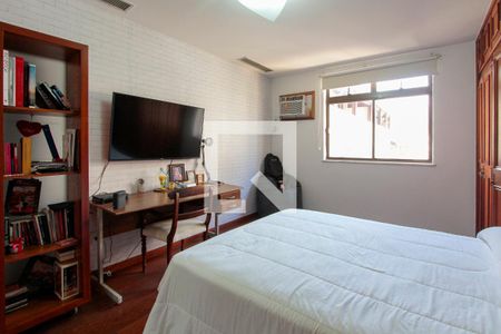 Apartamento à venda com 336m², 4 quartos e 5 vagasQuarto 3 suite