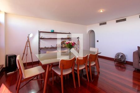 Apartamento à venda com 336m², 4 quartos e 5 vagasSala