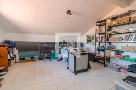 Casa à venda com 287m², 2 quartos e 3 vagasEscritório