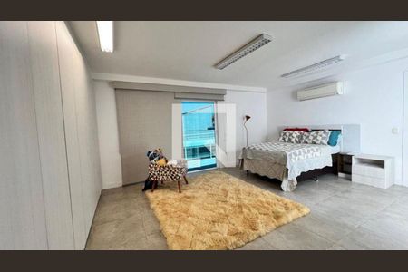 Casa à venda com 5 quartos, 385m² em Itaipu, Niterói