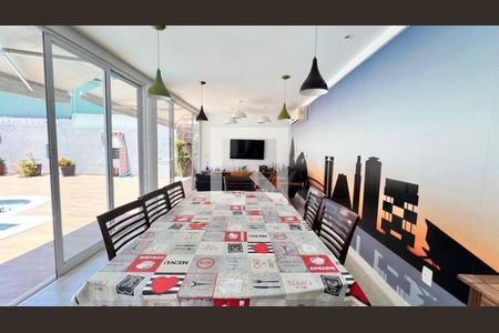 Casa à venda com 5 quartos, 385m² em Itaipu, Niterói