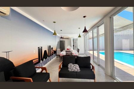 Casa à venda com 5 quartos, 385m² em Itaipu, Niterói