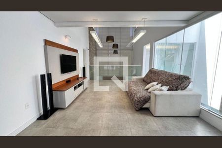 Casa à venda com 5 quartos, 385m² em Itaipu, Niterói