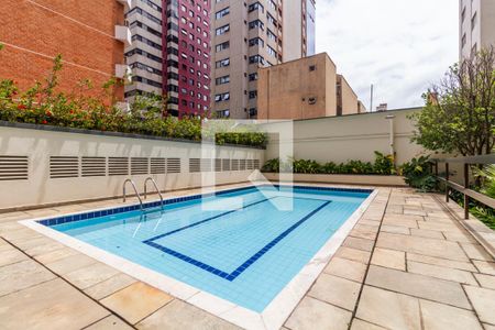 Apartamento para alugar com 220m², 3 quartos e 3 vagas Apartamento para alugar com 220m², 3 quartos e 3 vagasÁrea comum - Piscina