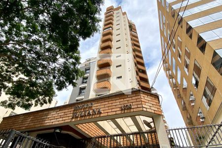 Apartamento para alugar com 220m², 3 quartos e 3 vagas Apartamento para alugar com 220m², 3 quartos e 3 vagasFachada