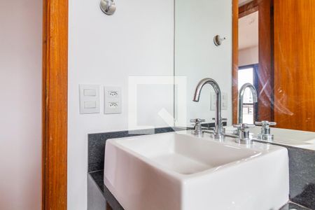 Apartamento para alugar com 220m², 3 quartos e 3 vagas Apartamento para alugar com 220m², 3 quartos e 3 vagasBanheiro Social